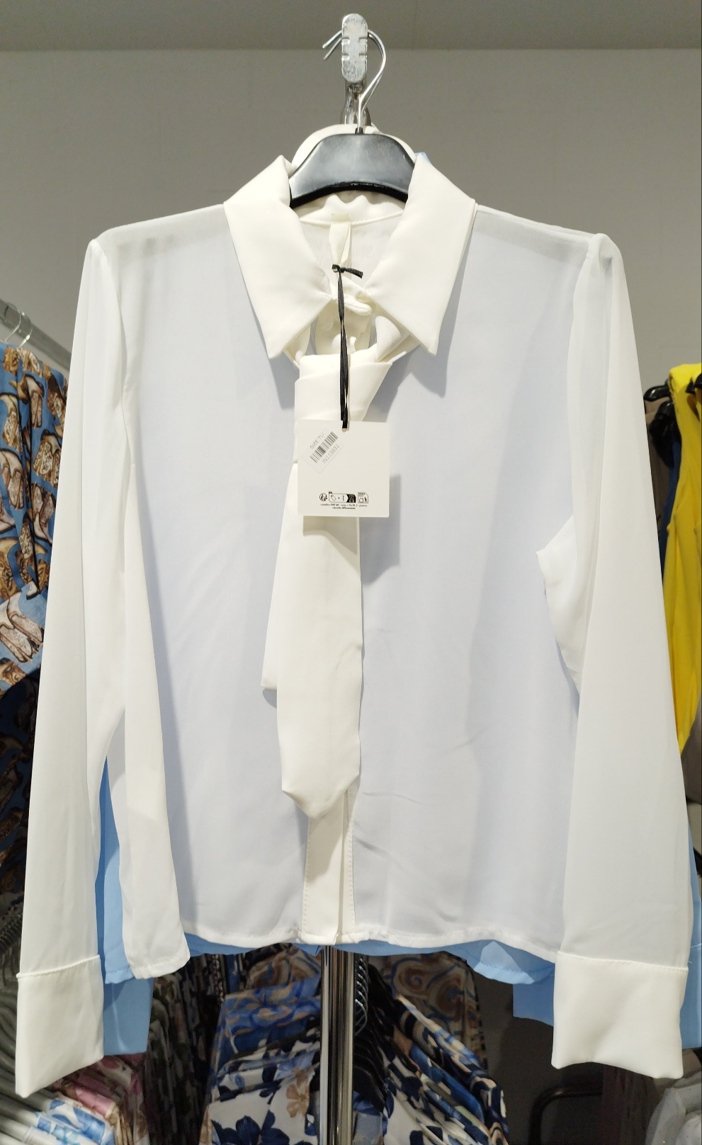 CAMICIA CON CRAVATTA