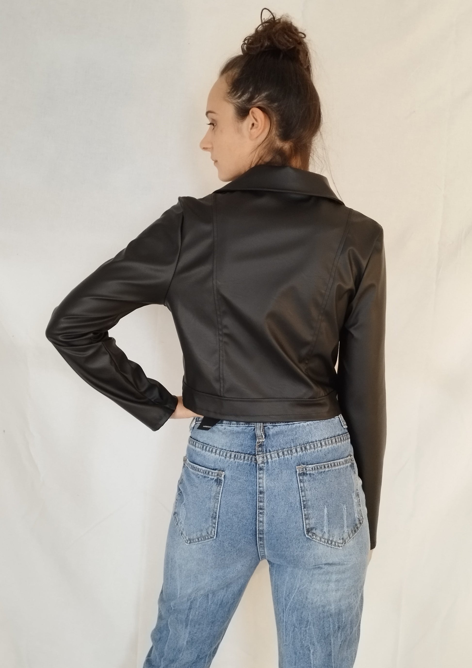 Giacca ecopelle con cerniera donna sadamoda.