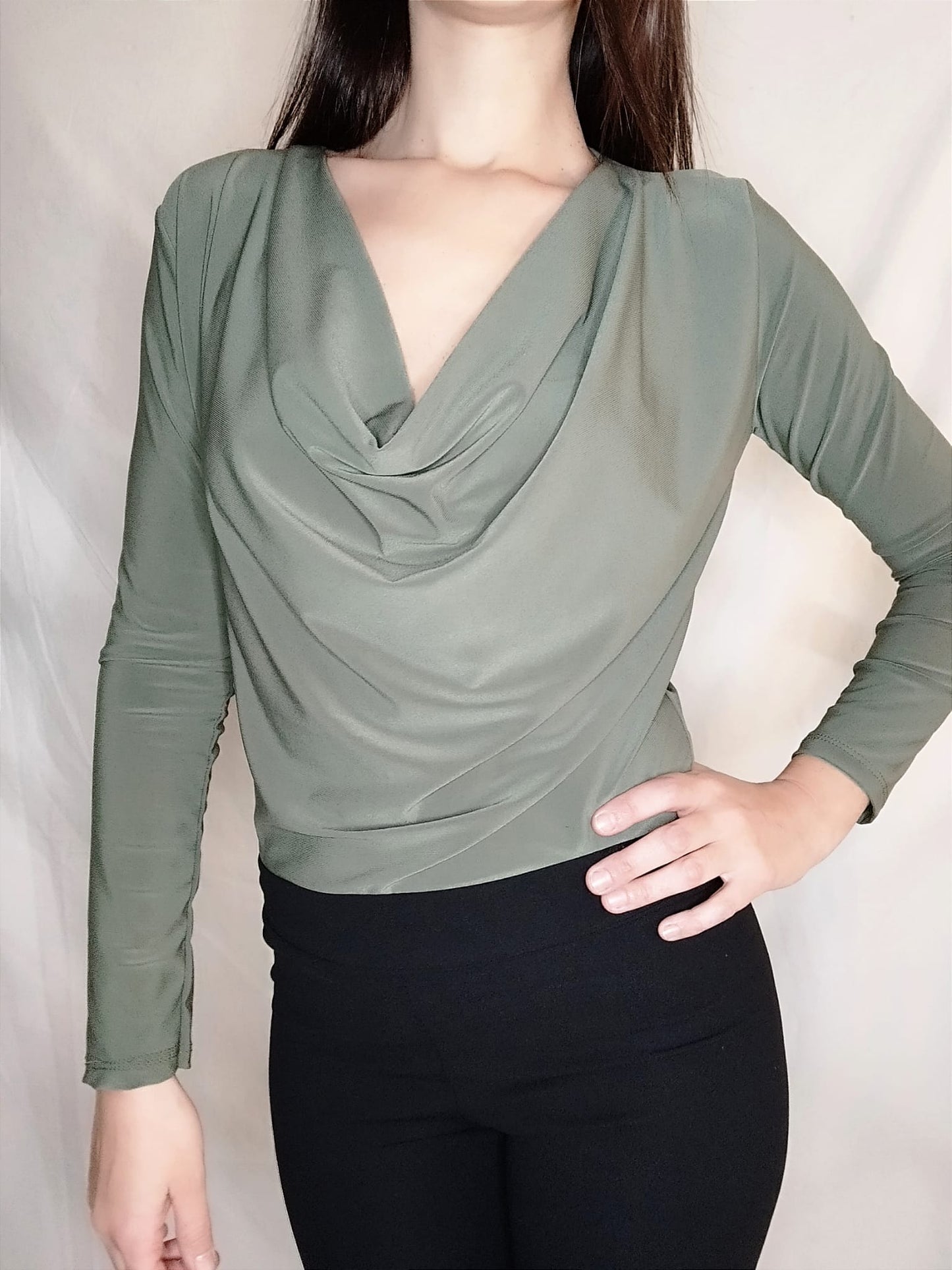 Body elegante con drappeggio sul davanti sadamoda