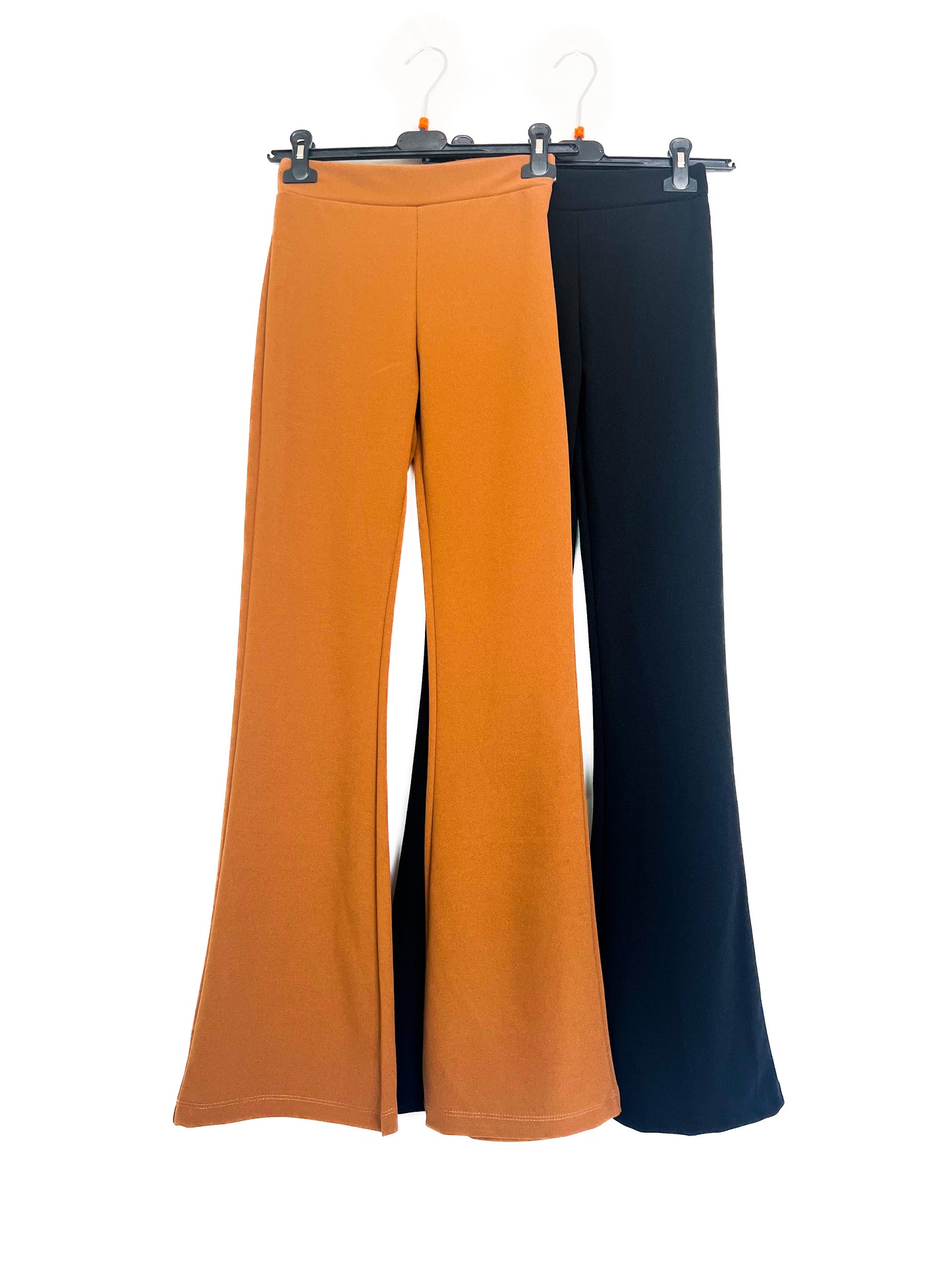 Pantalone zampa aderente donna sadamoda.