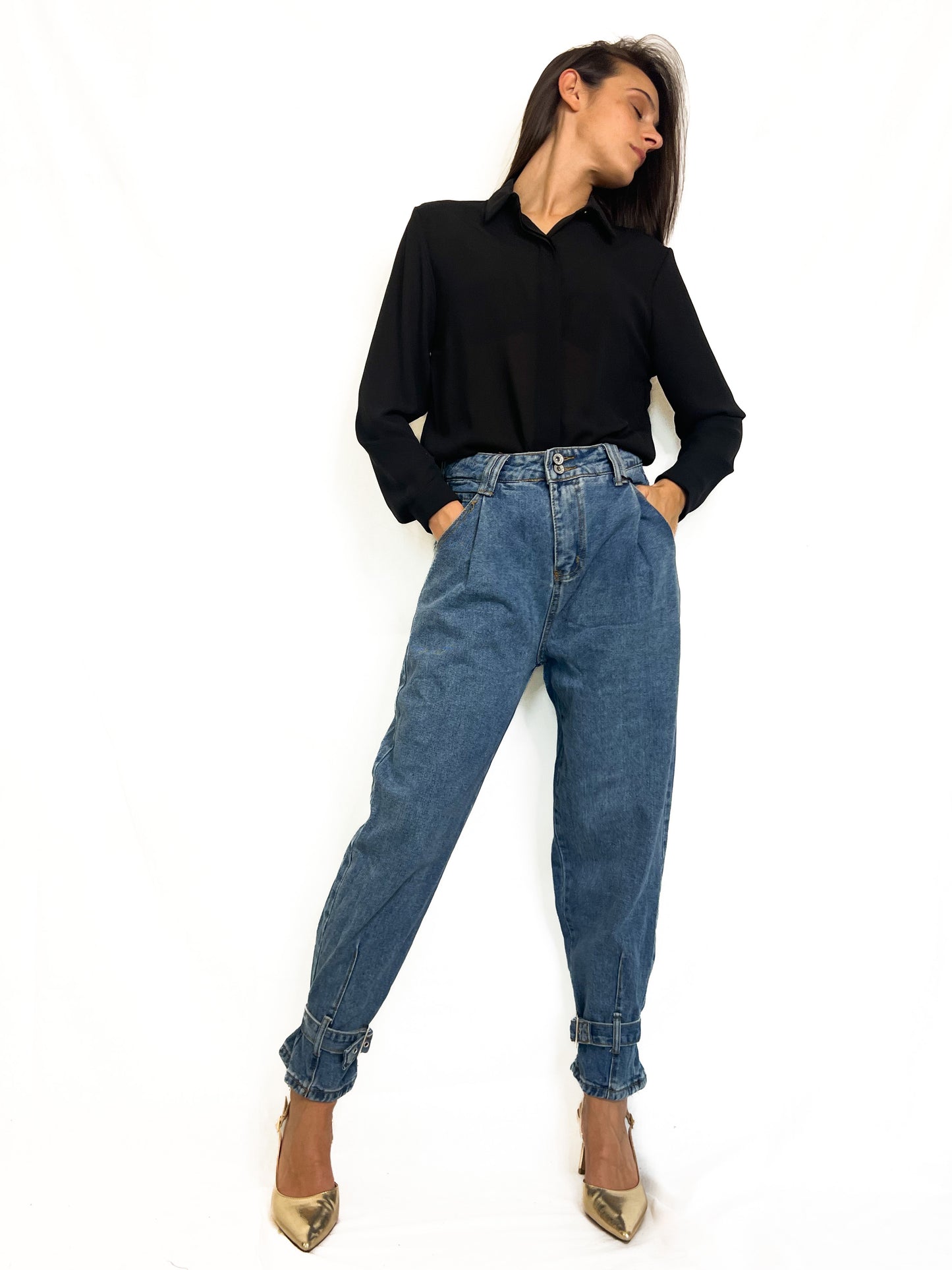 Jeans chiaro con cinturino caviglia donna sadamoda.