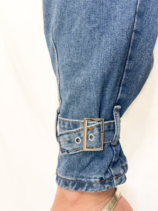 Jeans chiaro con cinturino caviglia donna sadamoda.