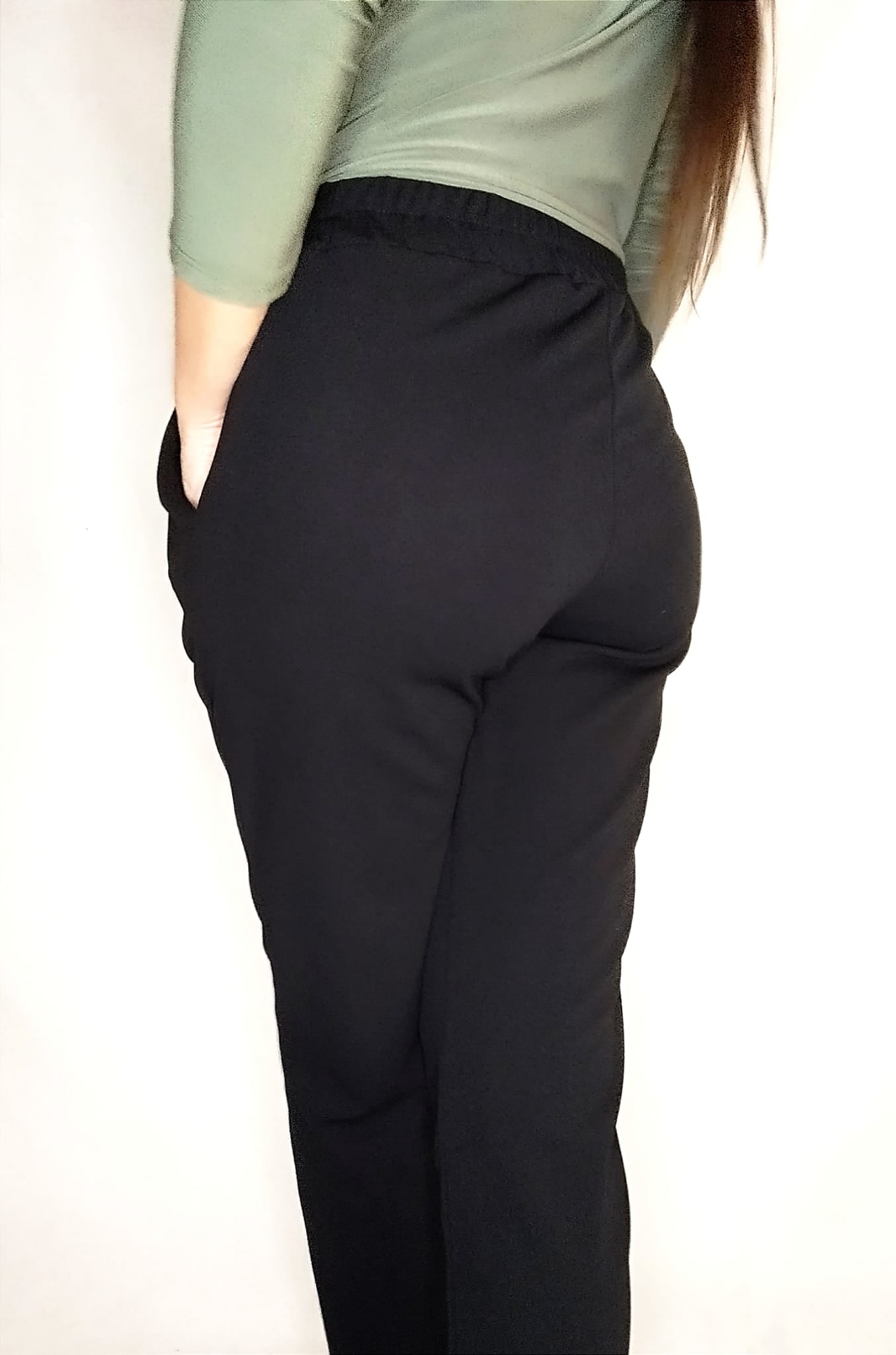 Pantalone donna con tasche e catenella laterale sadamoda.