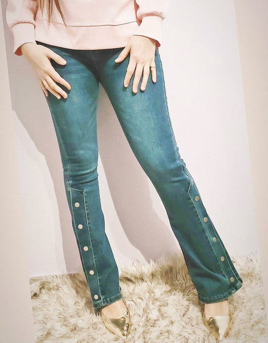JEANS CON BOTTONI